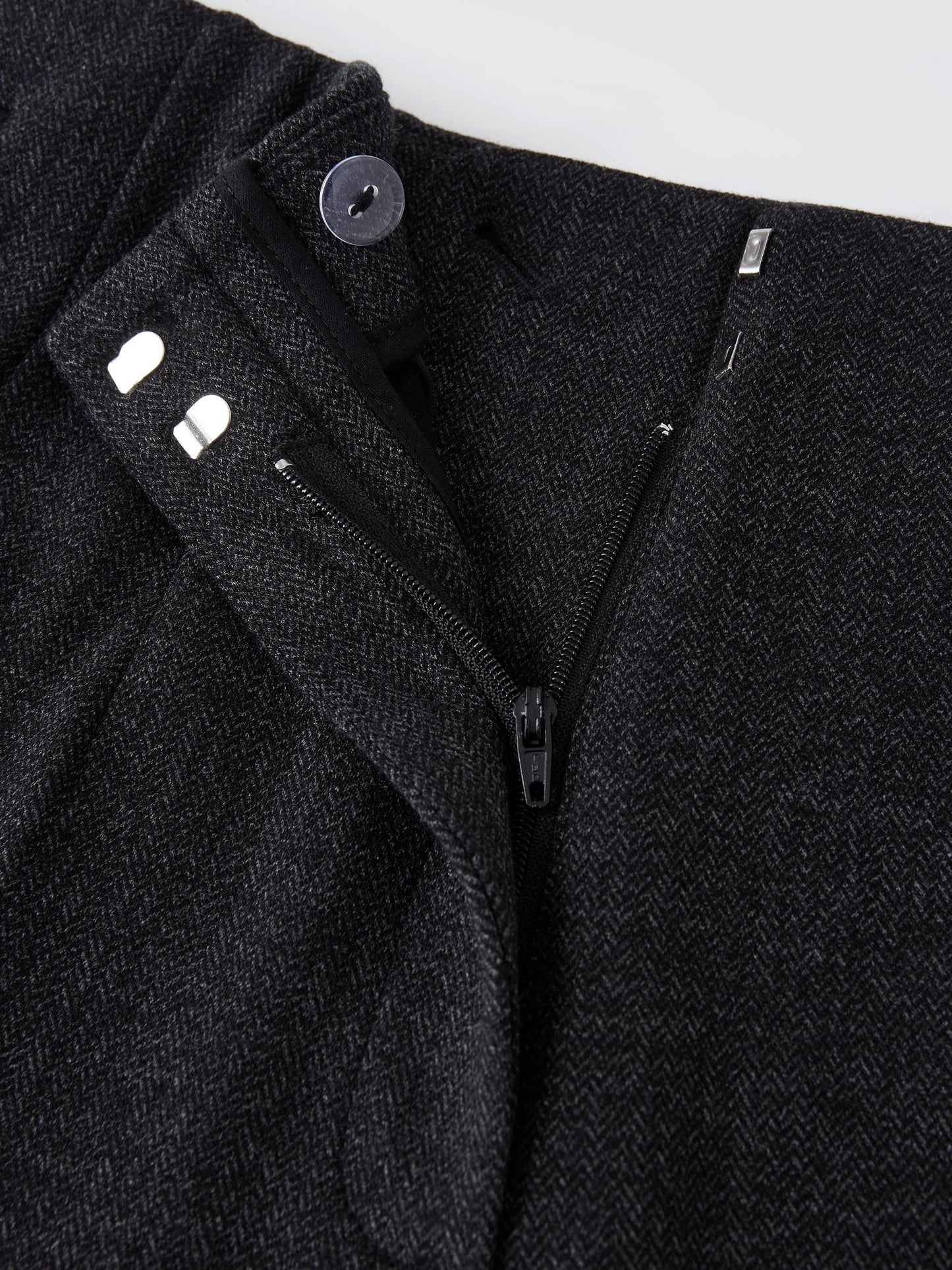 Pantalon taille haute VORLADI avec jambe fuselée et poches en motif chevron